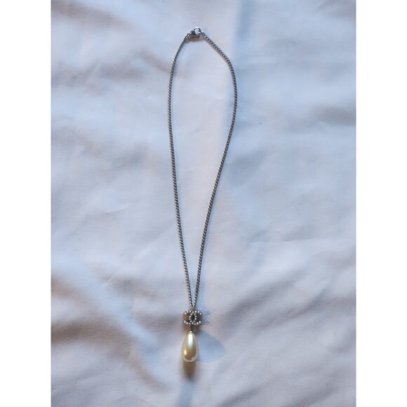 US BASED Authentic Vintage Chanel CC Faux Pearl Drop Pendant Necklace - Picture 4 of 10